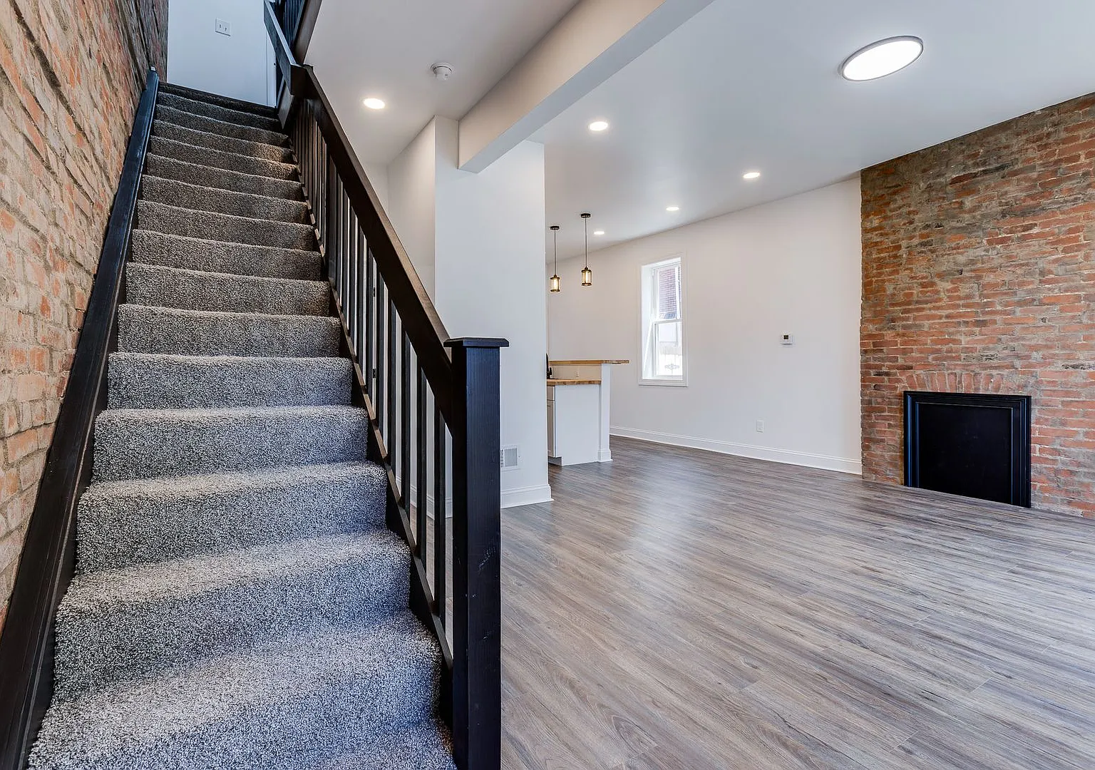 Available NOW! Renovated from top to bottom! — Photo 3