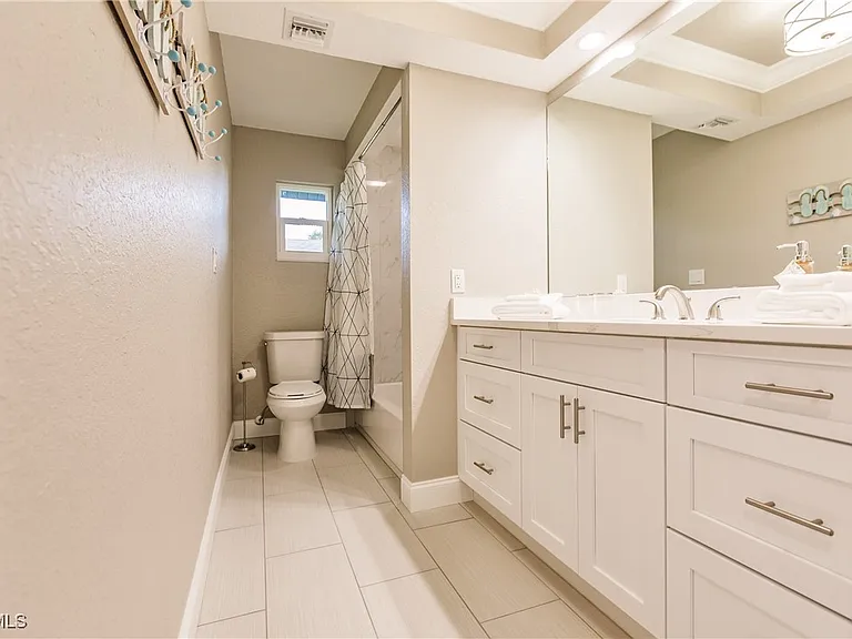 1424 Windsor Ct — Photo 24