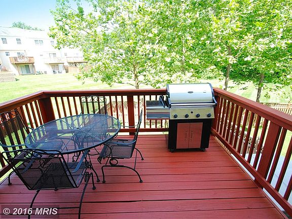 Delightful Open Air Raised Grilling / Dining Deck