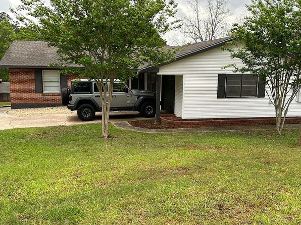 30 Richardson Dr, Daleville, AL 36322