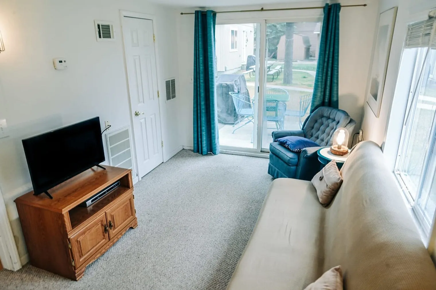 7 bed, 4.0 bath, 3347 sqft, $4,918 — Photo 2