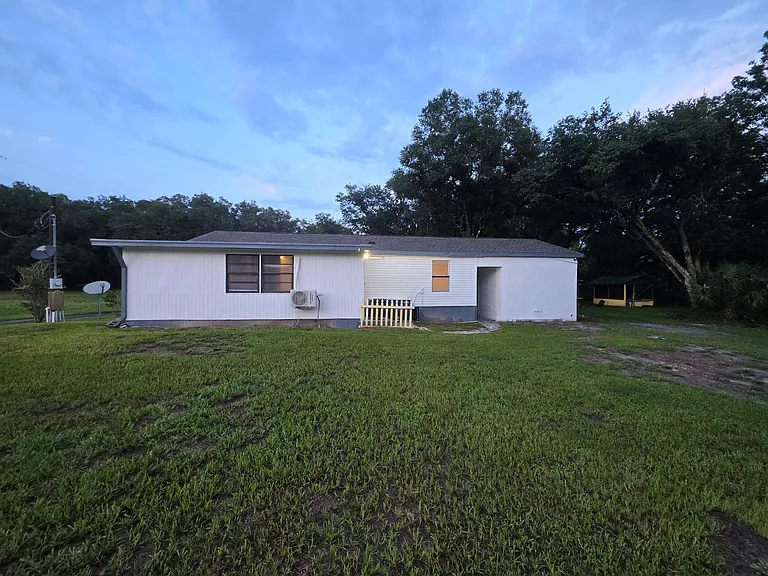 1051 Hawthorn St — Photo 6