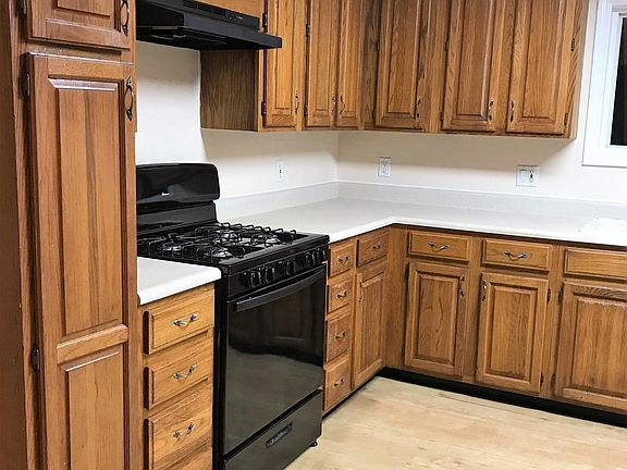 2nd image of 860 South St #1