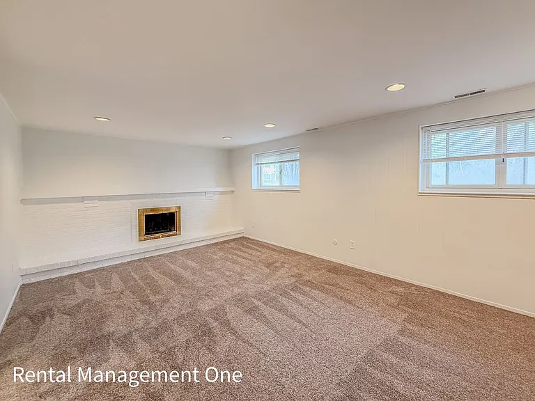 5604 Haymeadow Dr — Photo 24