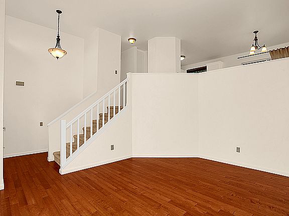 4th image of 12415 93rd Ave NE