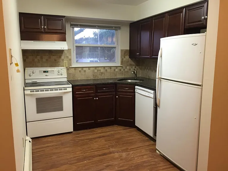 28 Deanna Dr — Photo 3