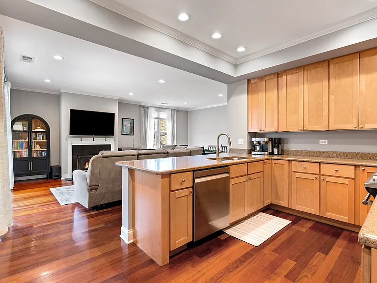 1056 W Lawrence Ave #2C — Photo 8