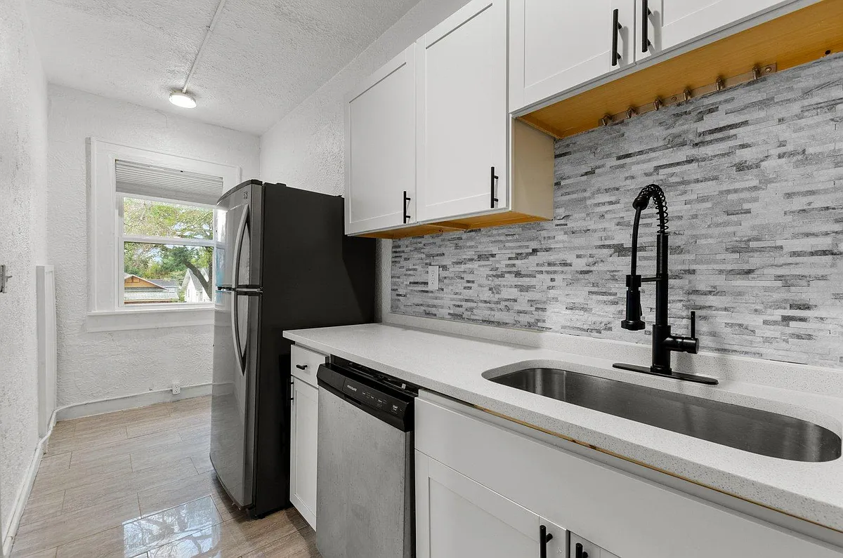 Building Photo - 323 N Westland Ave #5