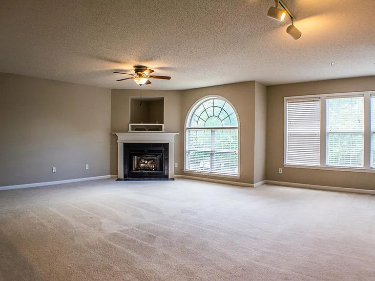624 Ivy Glen Dr — Photo 4