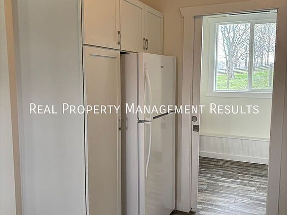 5th image of 444 E Eble Rd