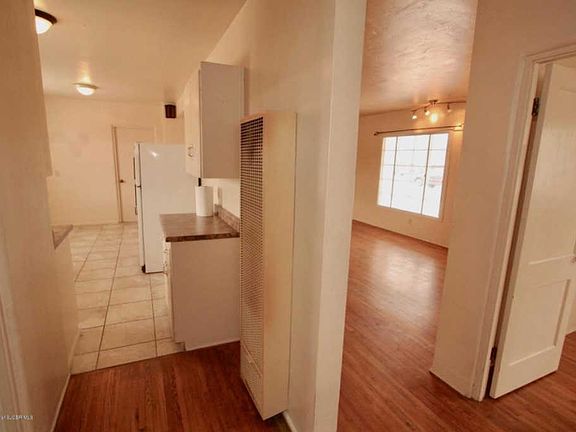 5th image of 105 E Gladden Dr