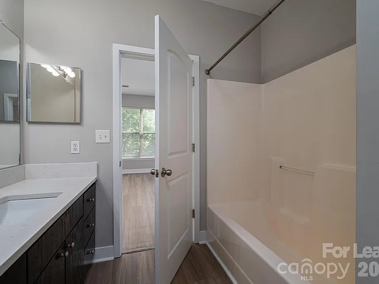 1012 Skyline View Way — Photo 4