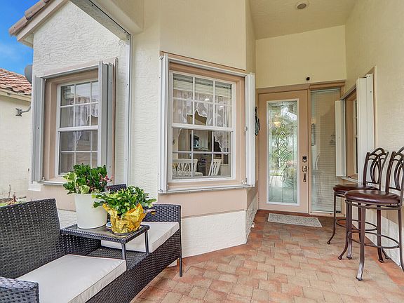 4th image of 629 NW Whitfield Way