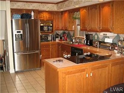 3rd image of 819 Johnston Dr