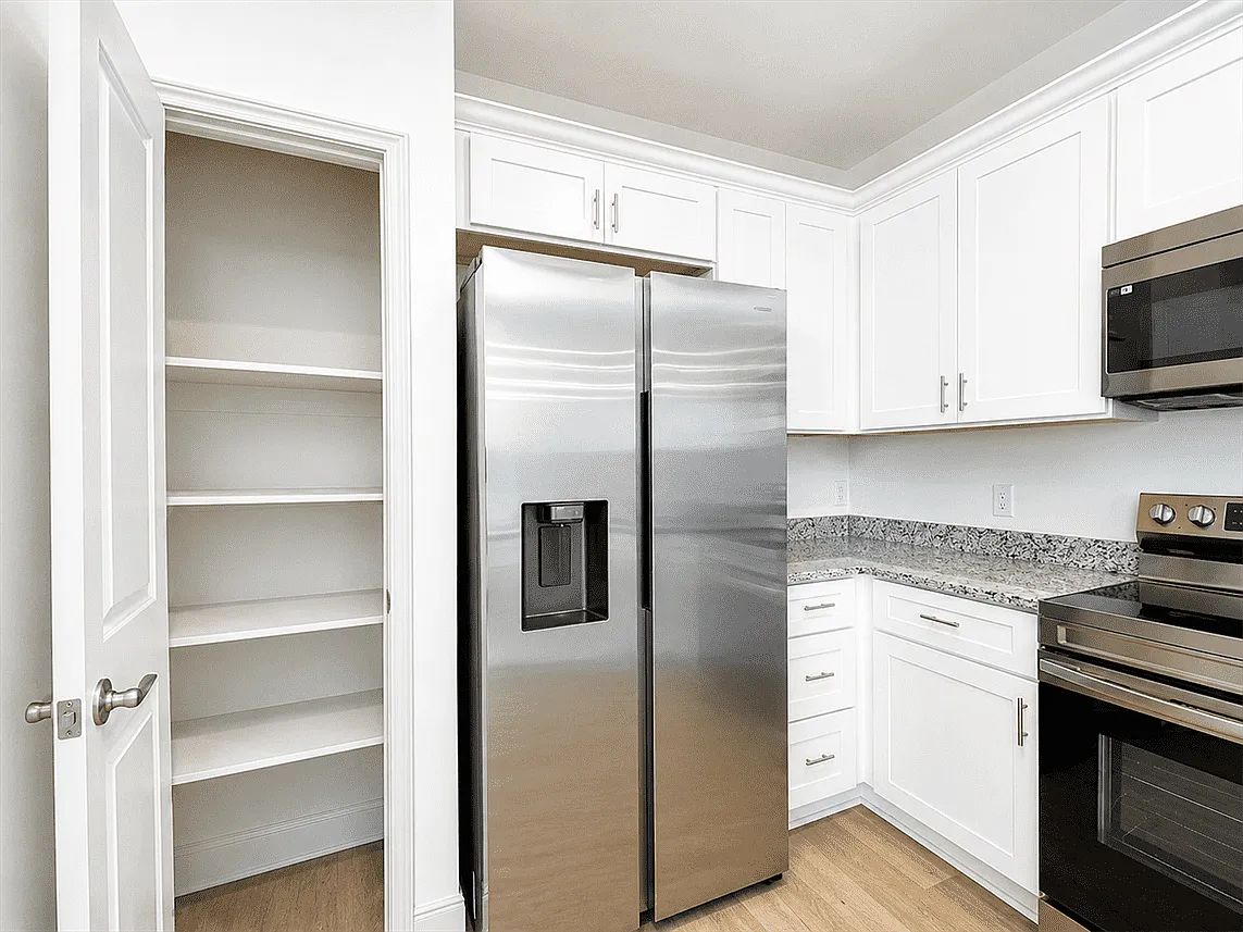 3 bed, 2.5 bath, 1263 sqft, $1,495 — Photo 3