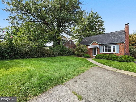 3rd image of 172 Edgewood Rd