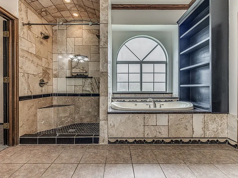 1104 Fox Lake Ln — Photo 27