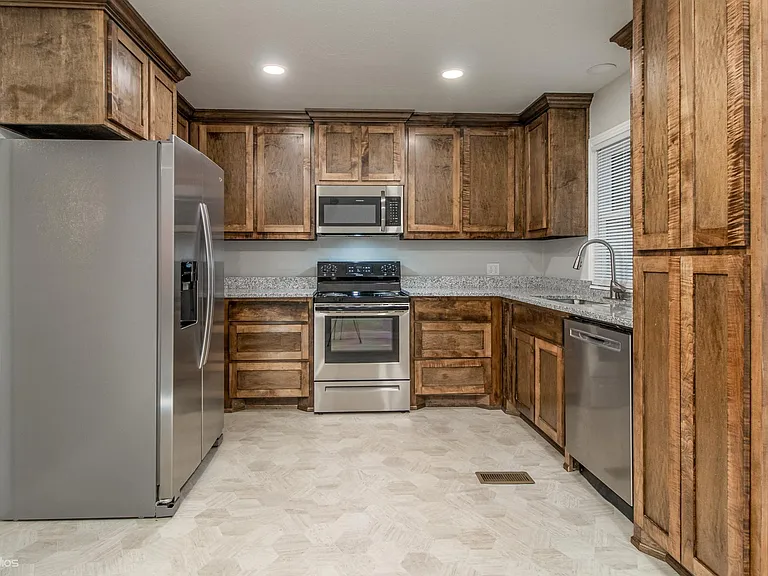 1103 W University Blvd — Photo 1