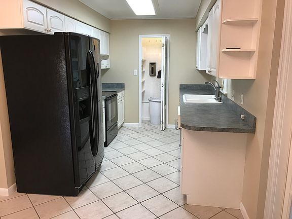 3rd image of 2334 Valley Dr