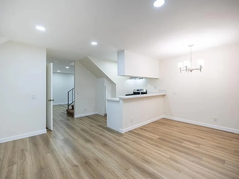 Las Casitas Apartments — Photo 19