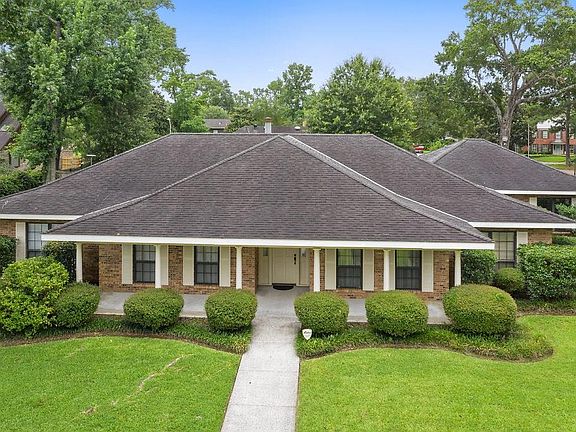 3rd image of 1211 N Bayouwood Ct