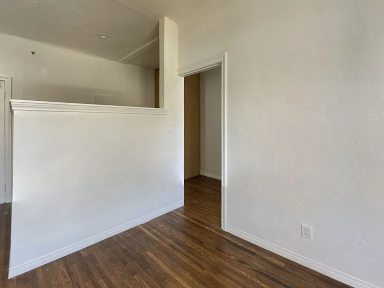 EC1 - 1650 Echo Park Apartments — Photo 9