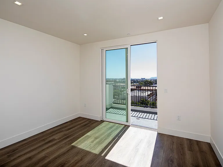 Mission West Lofts — Photo 9