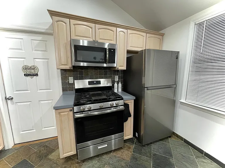 135 W 30th St #3 — Photo 15