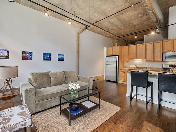 3rd image of 900 N Kingsbury St APT 919
