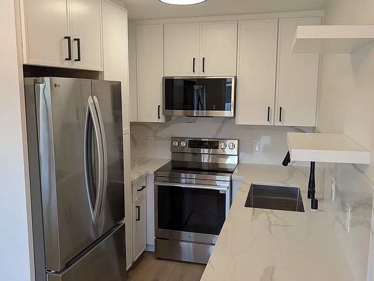 538 Columbia Ave #6 — Photo 2