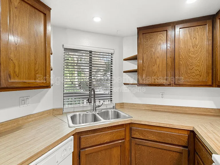 5750 Friars Rd #204 — Photo 12