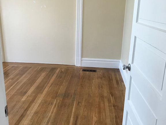 3rd image of 3067 26th St