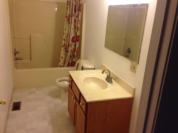 3rd image of 104 Chestnut St
