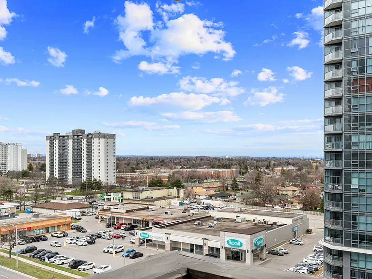 1050 Markham Rd — Photo 6