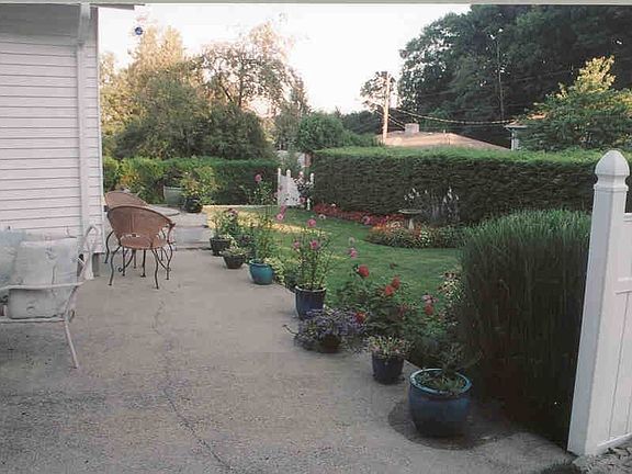SIDE PATIO