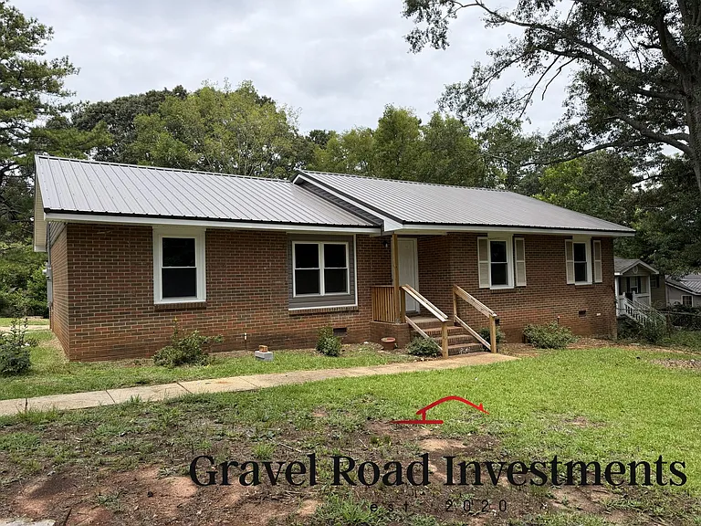1302 Crescent Ridge Rd NE — Photo 1