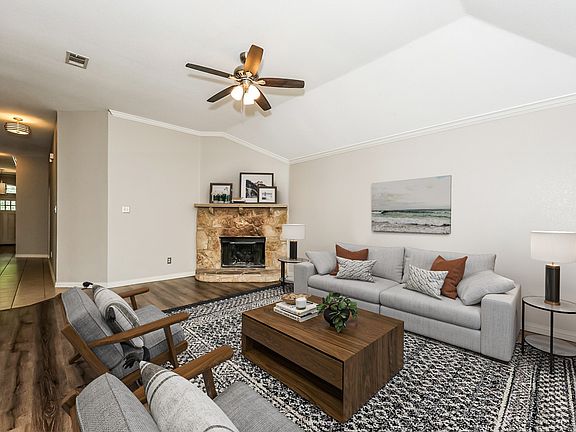 4th image of 207 Rawhide St