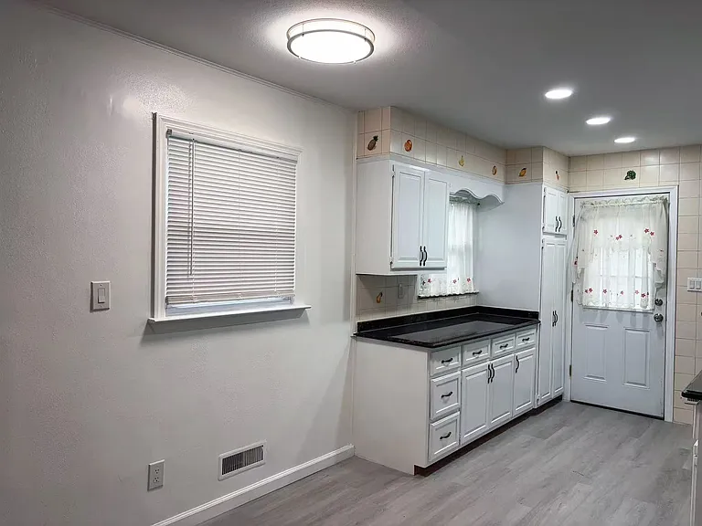 189 Sylvester St #2 — Photo 5