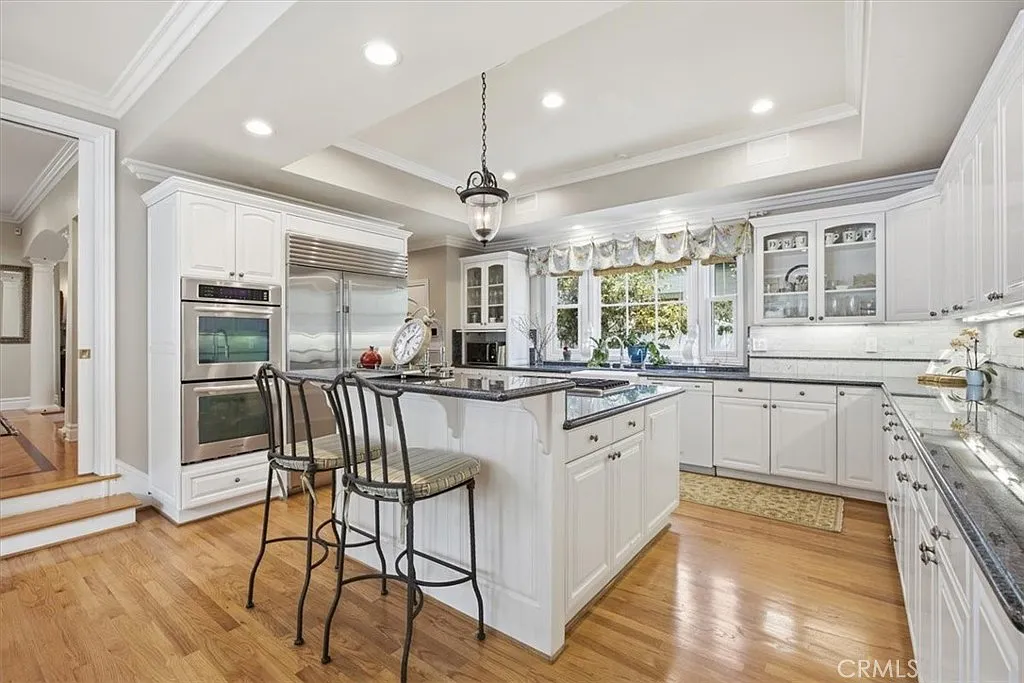 5 bed, 4282 sqft, $40,000 — Photo 3