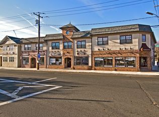 8 Jackson Ave APT 2, Syosset, NY 11791