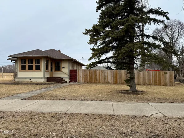 474 6th St SW, Valley City, ND 58072