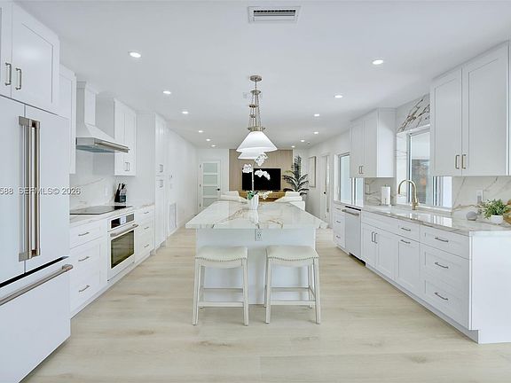 3rd image of 1050 SE 5th Ct