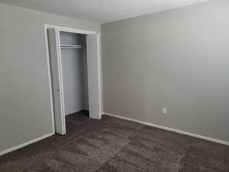 1704 Warren Dr — Photo 9