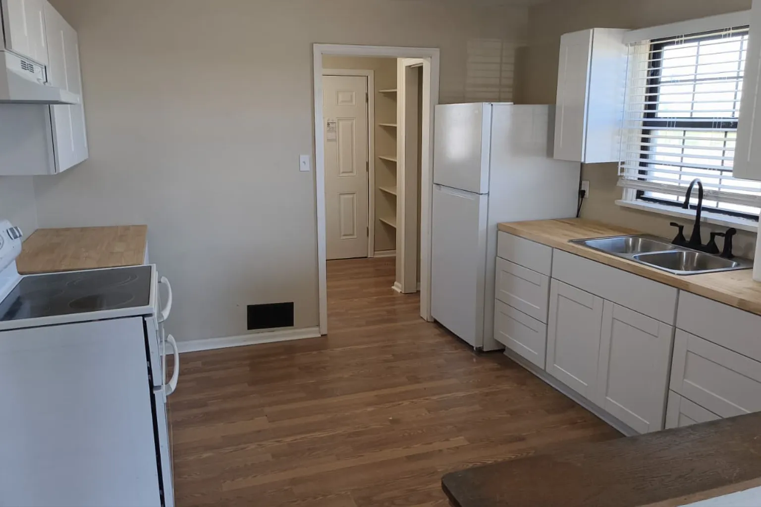 2 bed, 816 sqft, $1,295 — Photo 3