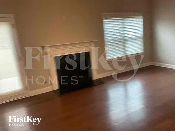 6 bed, 3.5 bath, 3397 sqft, $3,340 — Photo 2