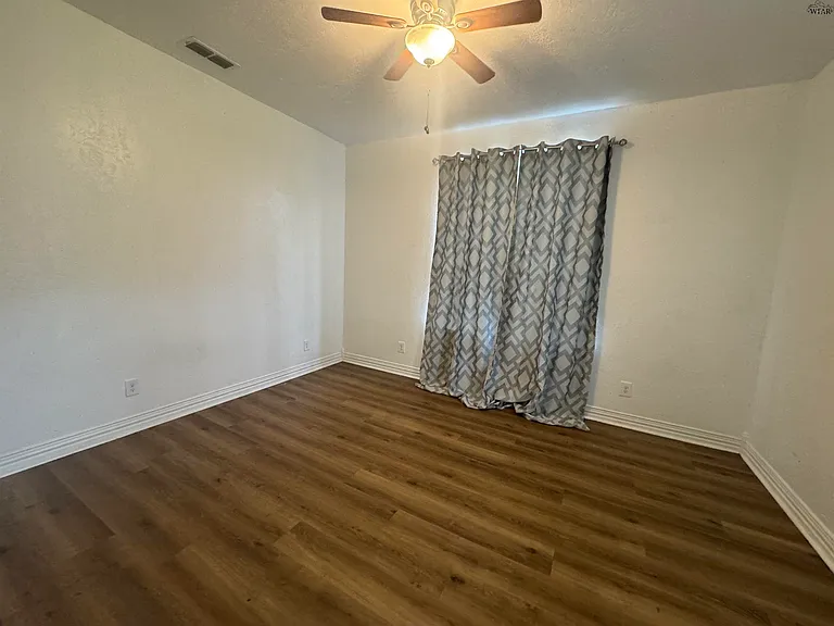 214 N Archer St — Photo 9