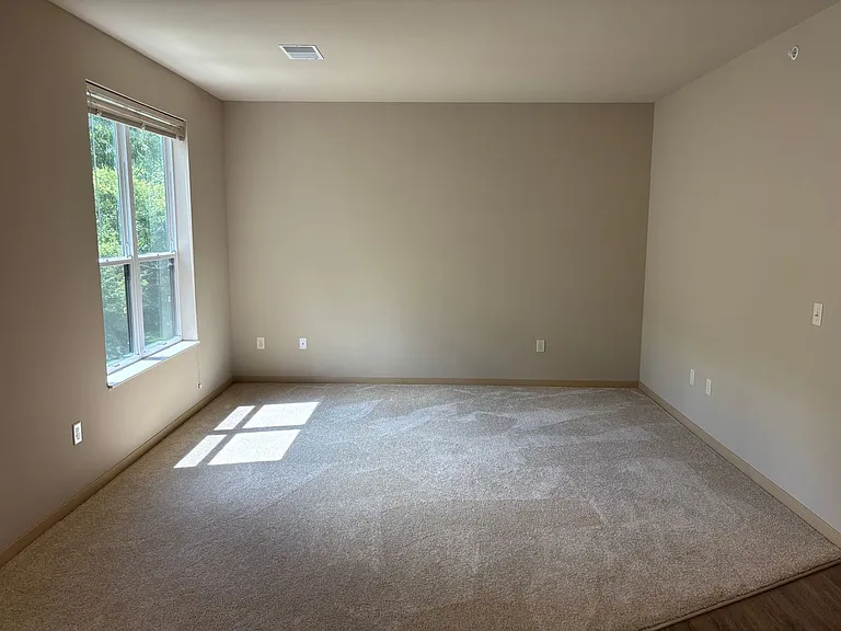 Lincoln Street Apartments — Photo 99