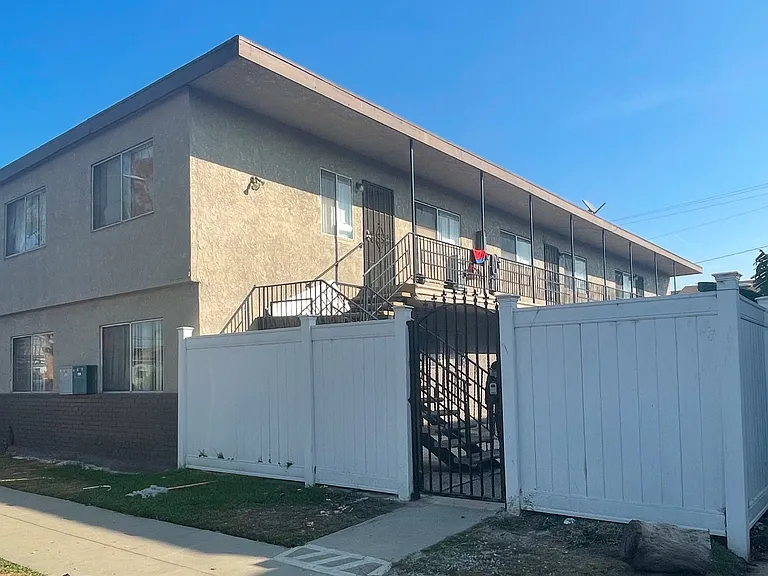 1868 Gardenia Ave #5 — Photo 1