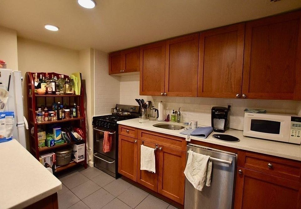 1st image of 117 E 11th St APT 3D