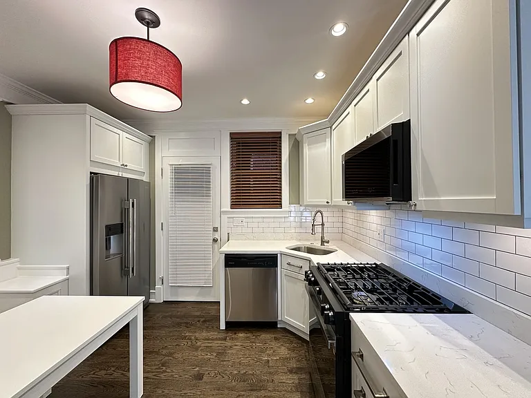 1406 W Cornelia Ave #2 — Photo 3